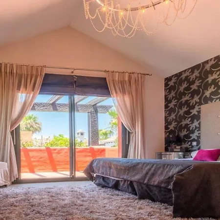 Villa1 *